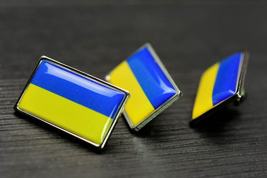 Printed doming lapel pins with express production